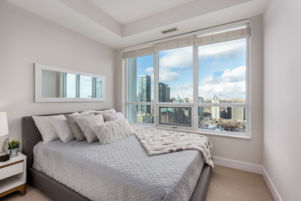 QuickStay - Beautiful Toronto Condo, City Views - Image 5