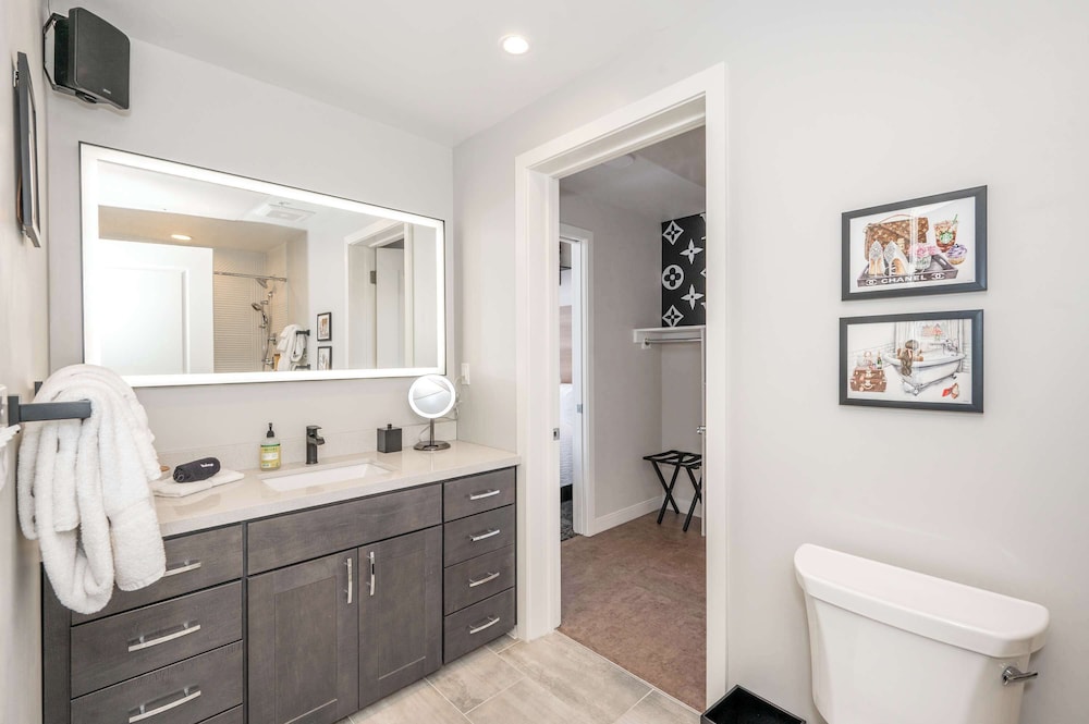The 333 Suites 301 - Suite for 6