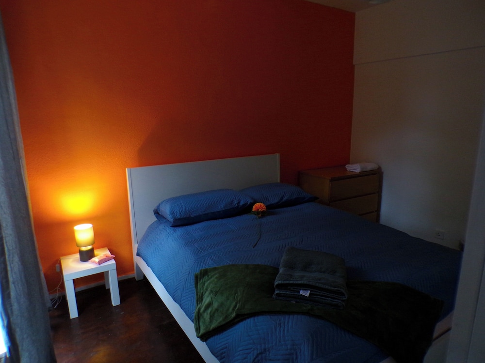 Apartmentsleeps7-paddington-balcony-bbq-ac