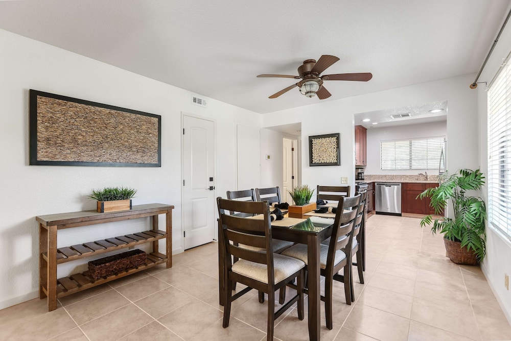 2BR 2BA Stylish Palm Springs Condo
