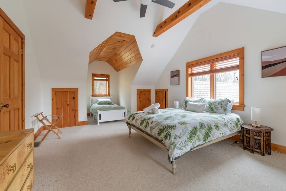 Luxury Private Estate w Pool Near Rhinebeck