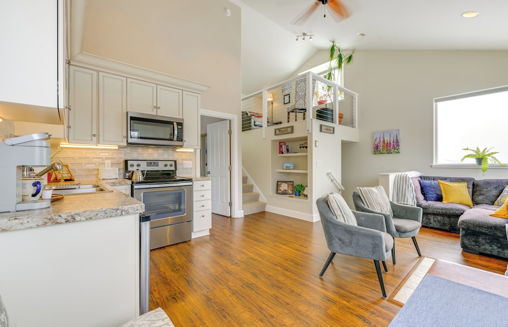 Scenic & Cozy 'sweet Northern Comfort' in Homer!