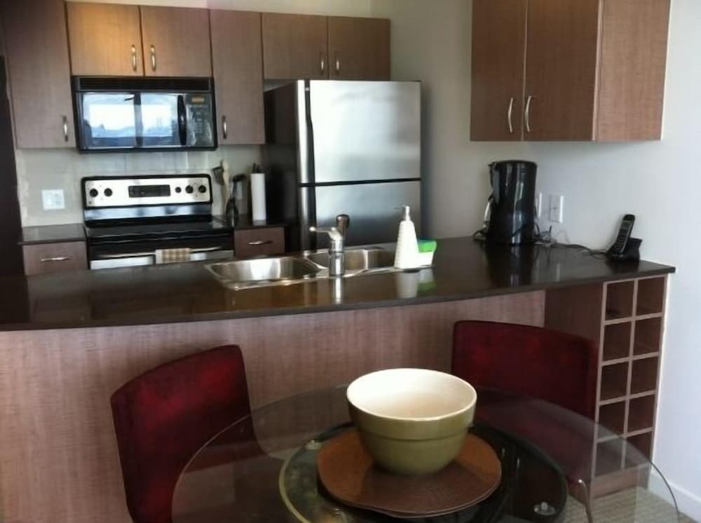 Pacific Centre Suites - Image 3