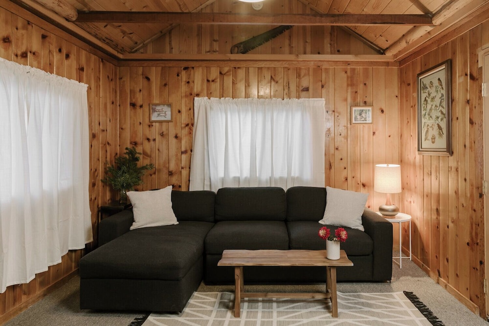 Oak Knoll Lodge