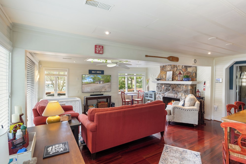 Lakefront Oasis With Skylights & Covered Boat Slip For Extra Adventure