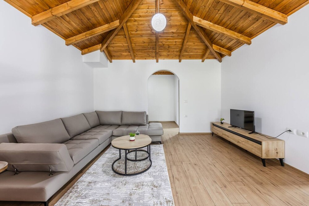 Hillside Apartment Gjirokast r