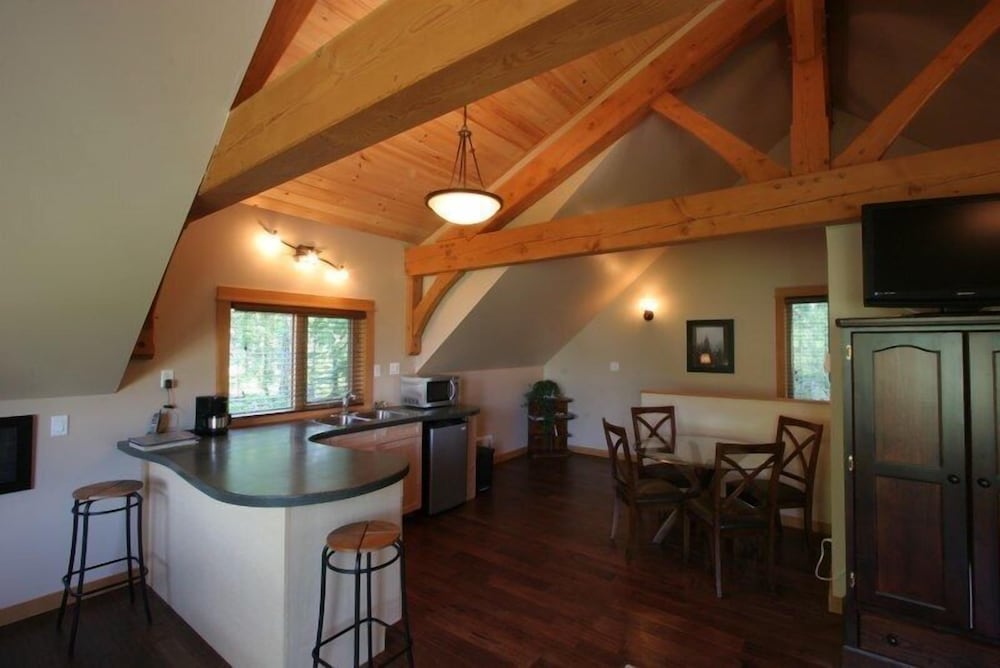 Revelstoke Timber Loft B&B