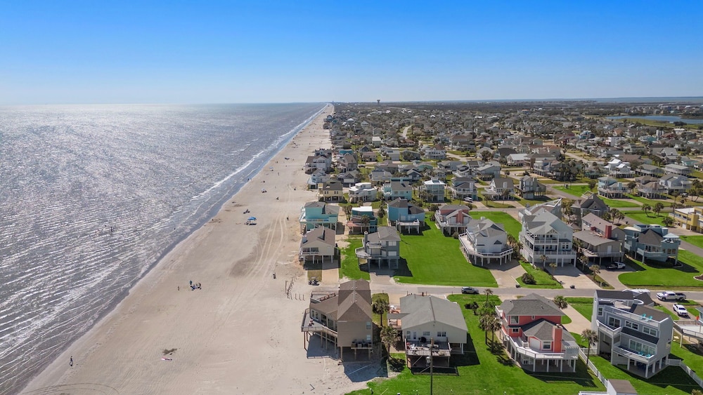 Pirates Beach Retreat by Ryson Vacation Rentals