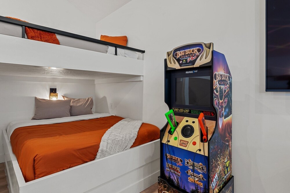 Desert Jewel With Private Gym And Pool 4 Bedroom Townhouse