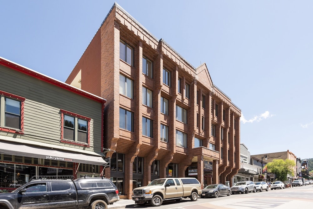 Galleria 308 1 Bedroom Condo by RedAwning view 2