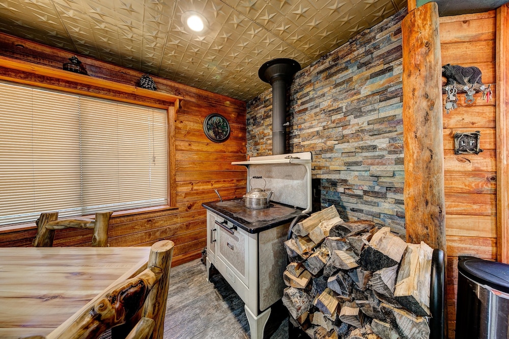Longs Peak Cabin - Monthly Long-term Vacation Rental 30 Days -- Estes Park 3 Bedroom Cabin by RedAwning - Property Image 35