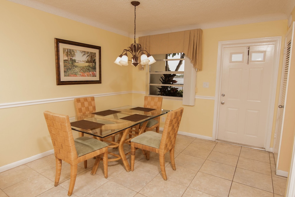 Palm Beach Waterfront Suites