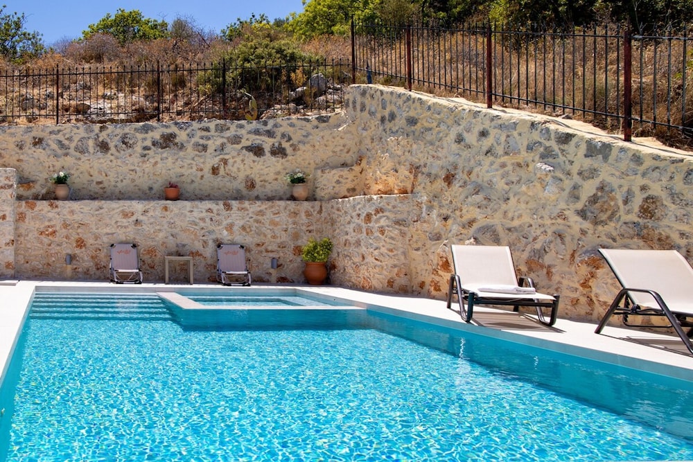 Iconic Villa With Private Pool and sea View