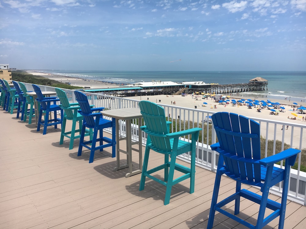 Chateau by the Sea - Happy Palm Stays
