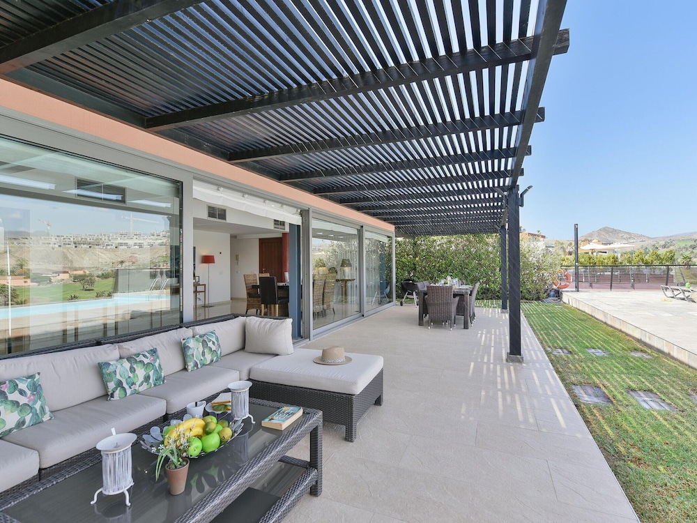 Villa With Private Pool in the Golf Resort