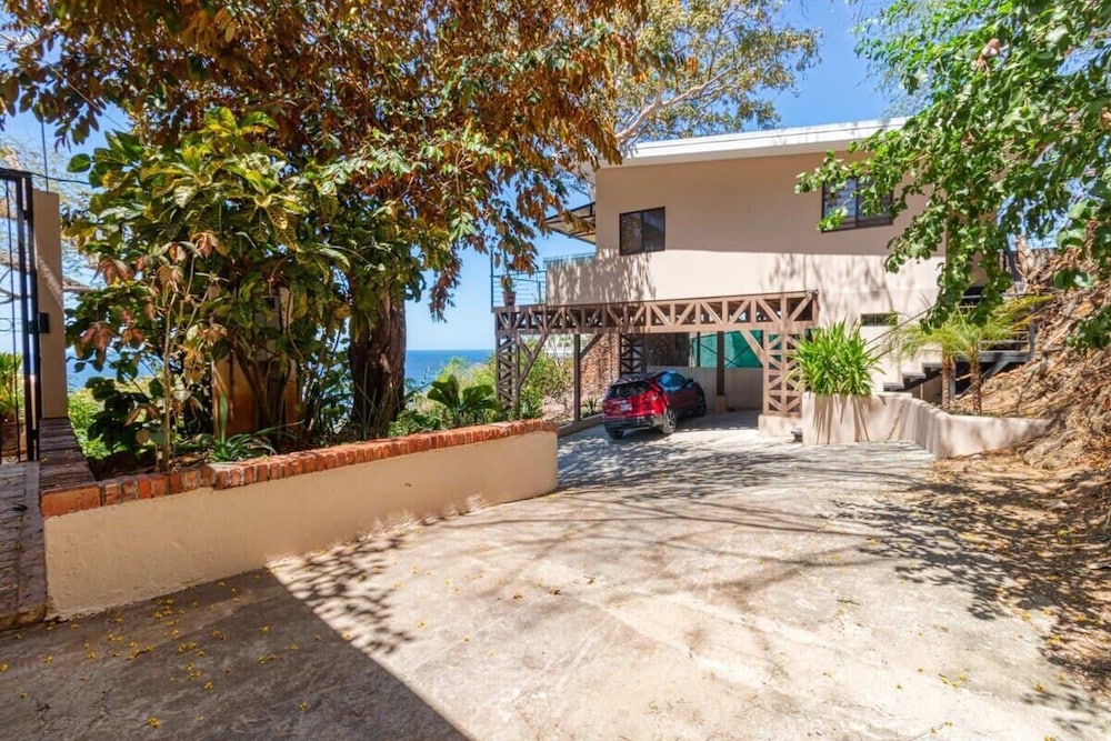Modern Studio Apartment with Covered Balcony, Full Kitchen, and Stunning Ocean Views