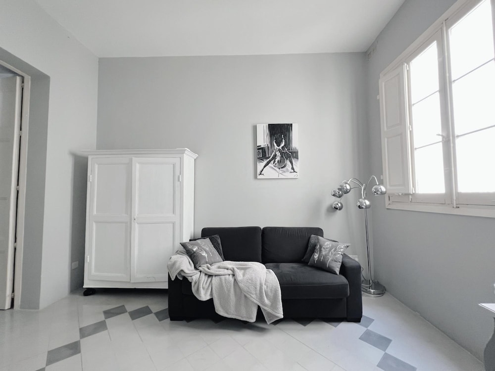 Spacious 1BR Apartment on Charming Street