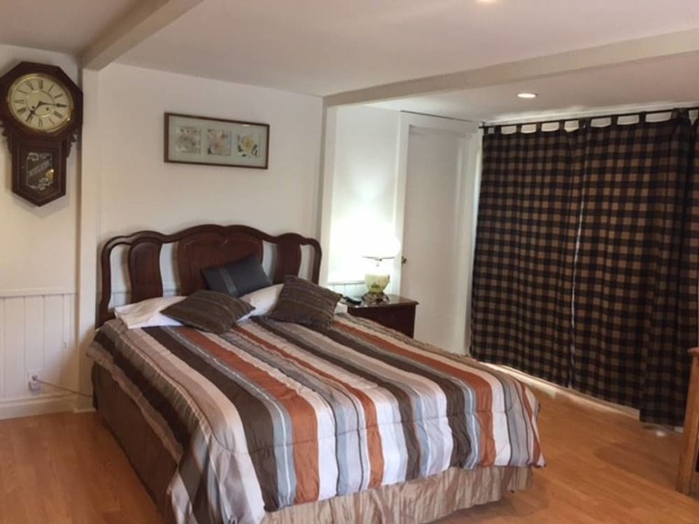 Van Nuys Vacations - Lovely Studio with a Pool - Property Image 6
