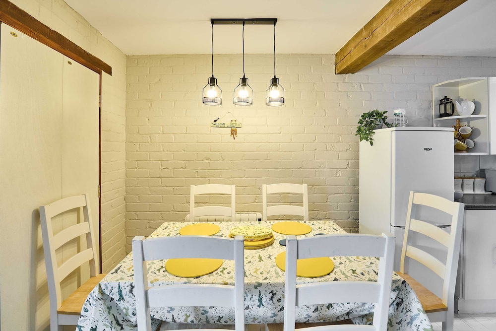 Host Stay West Barn