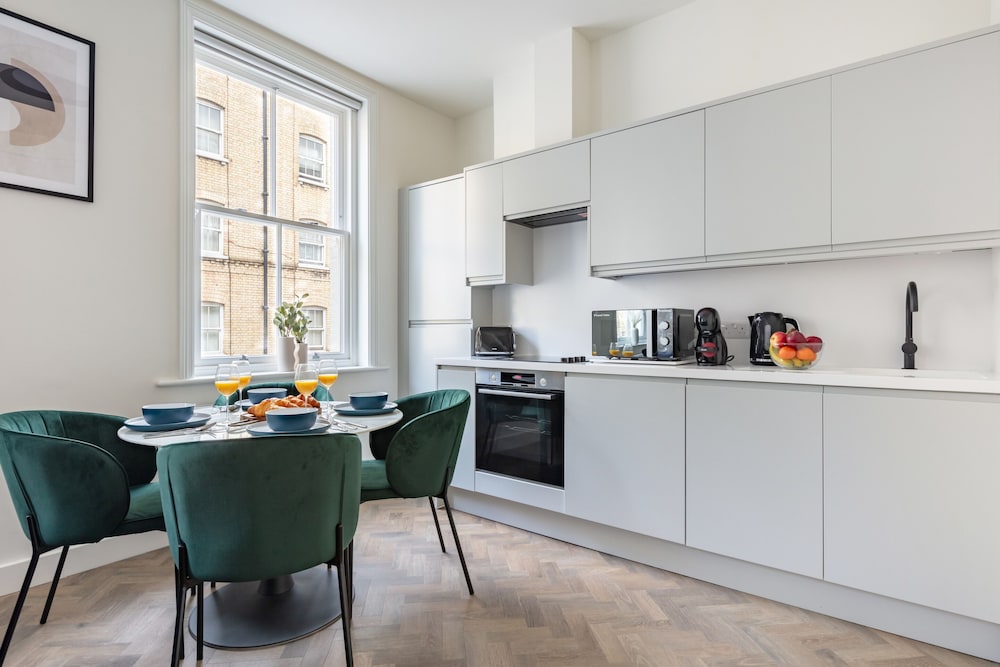 Modern 1BR Downtown Stay