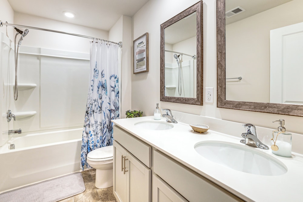 Pool Access, 2 Mi to Main St: Fountain Inn Home!