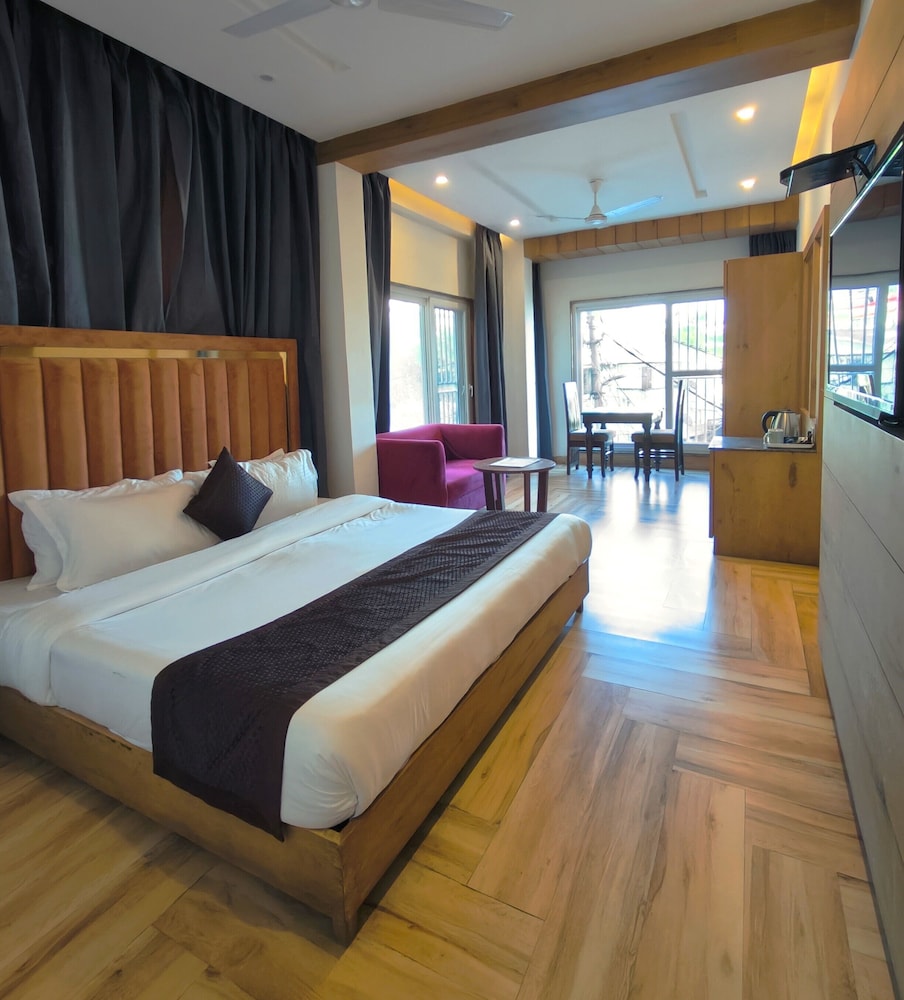 Luxury Inn by Stotrak Hotels