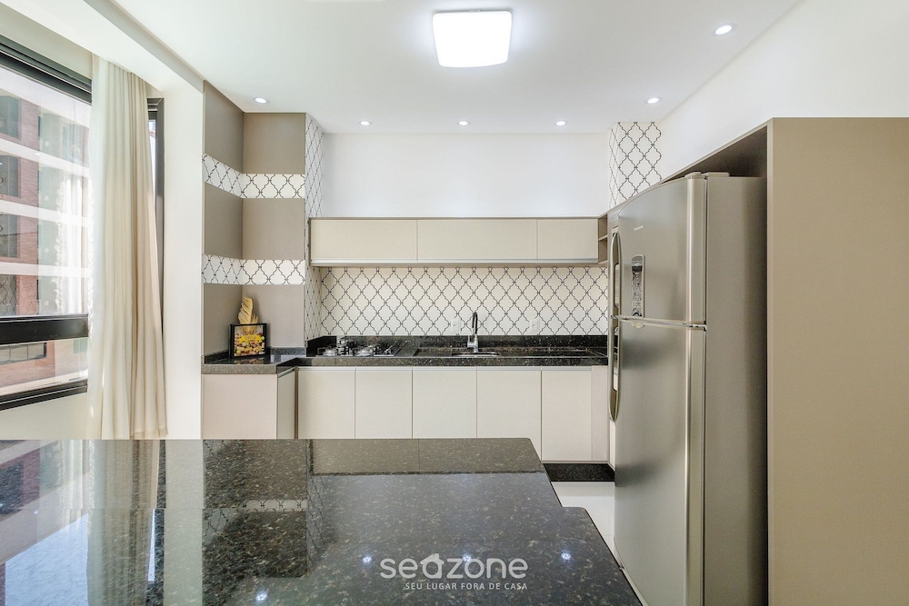 1BR Apt w/ Pool 650m From Beach Pdn0113
