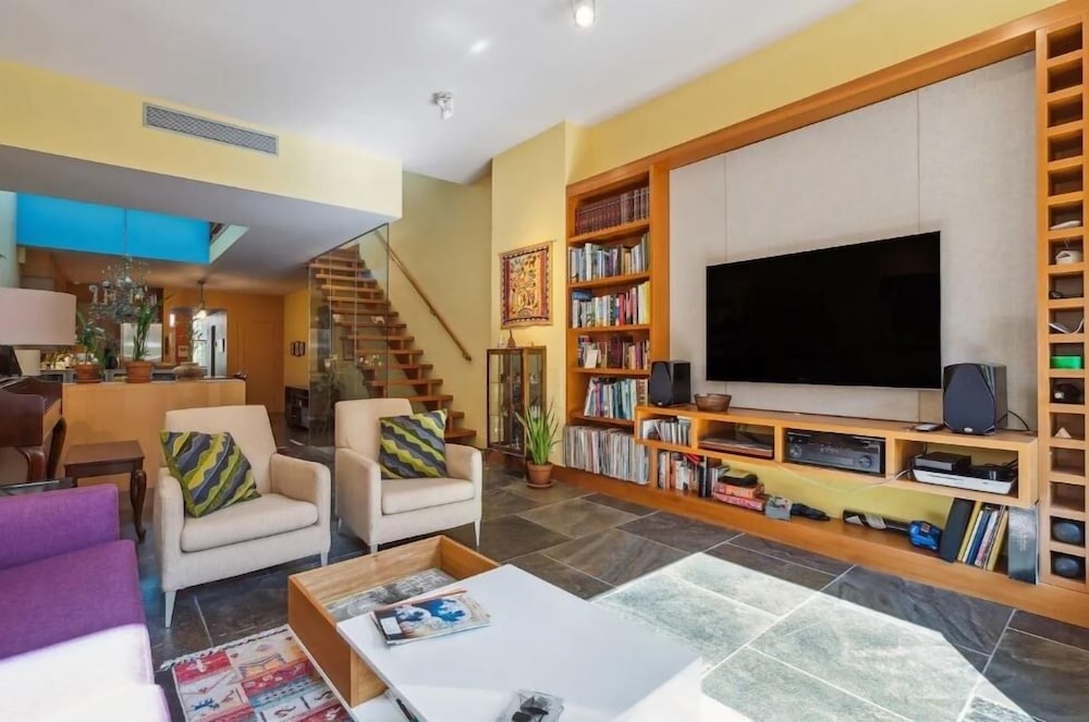 Surprisingly Unique 2br Urban Oasis W/ Sauna In Ny 2 Bedroom Home