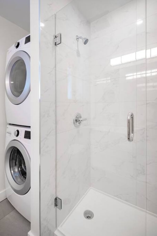 Newly Reno d 2 Bdrm Kitsilano - Centrally Located - Image 5