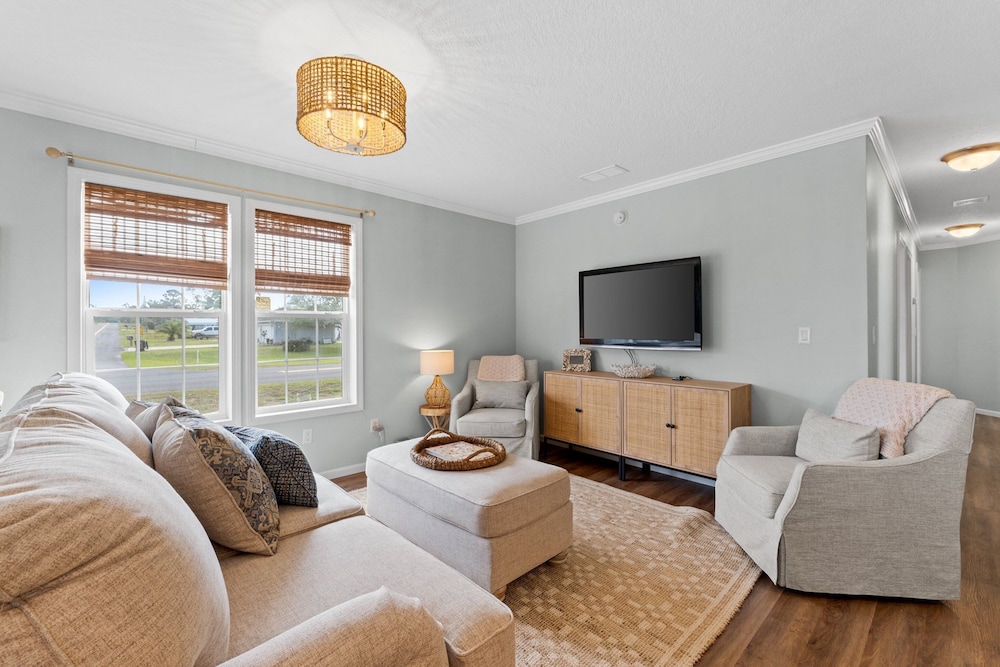 Pet Friendly Beach House - Hakuna Matata