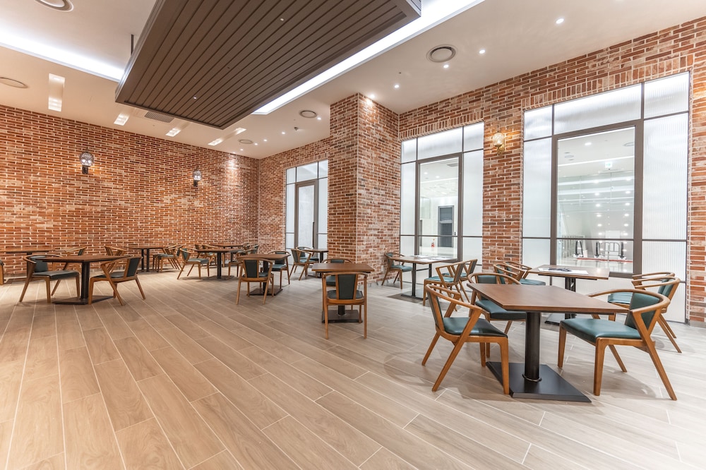 Hotel Grand Moment - Image 1