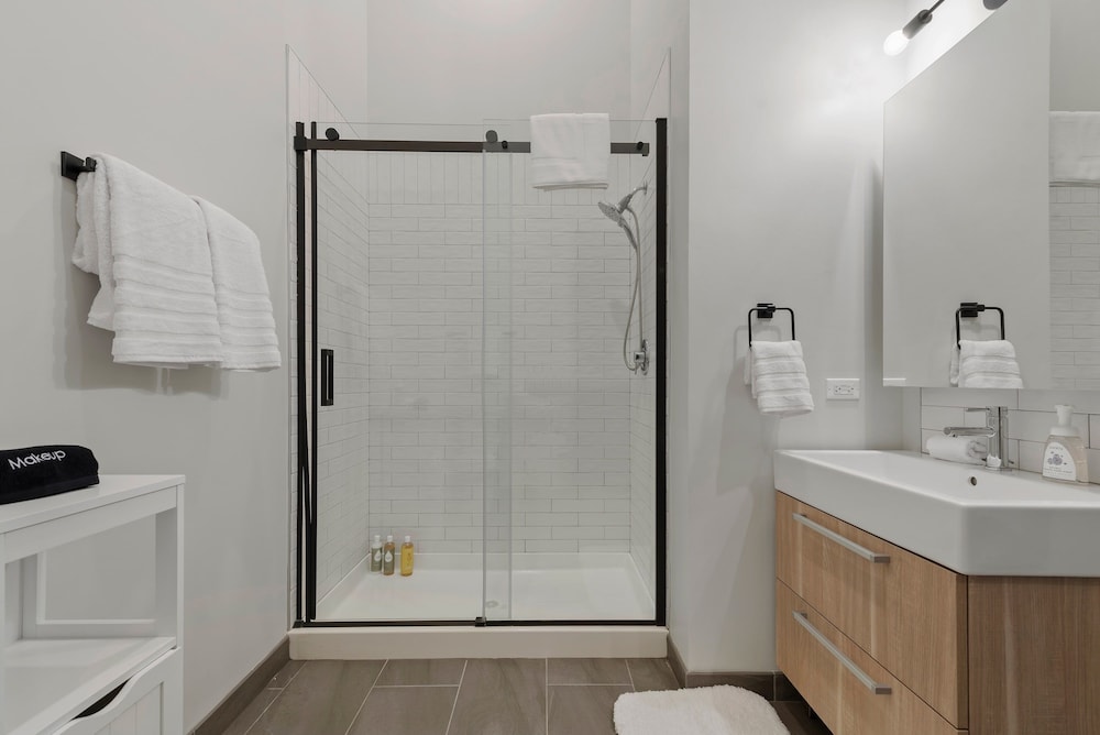 Two Units Seamless Stay Downtown Convenience