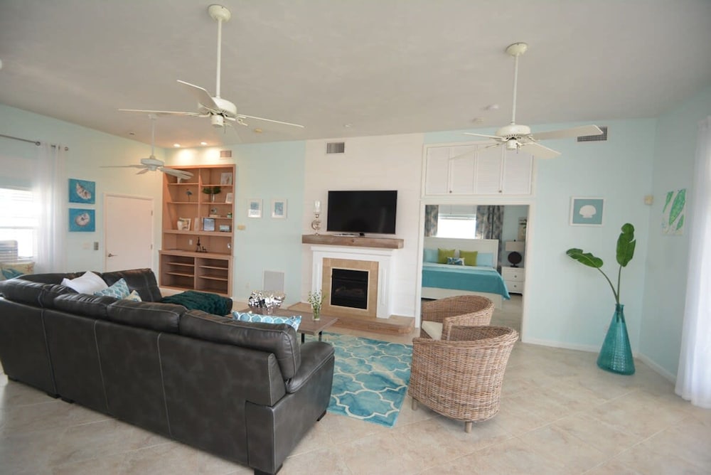 Just Beachy A Luxury Retreat Sleeps 12 3 Levels With Elevator- Perfect for 1-3 Families