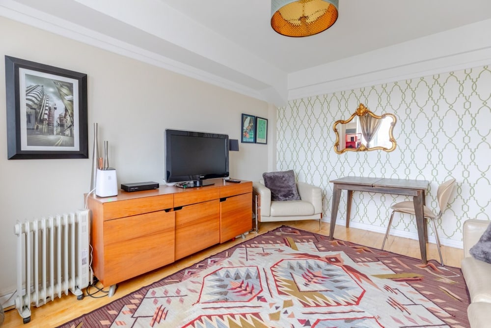 Well-connected 2BD Flat Near Clapham Brixton Hill