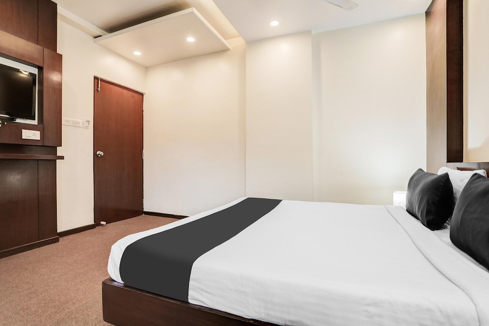 Blissful Stays at Ramdaspeth Downtown