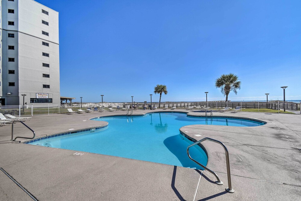 On-site Beach Access: Studio in Gulf Shores