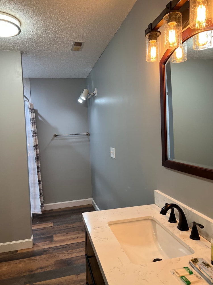 Oak Island 4BR Retreat