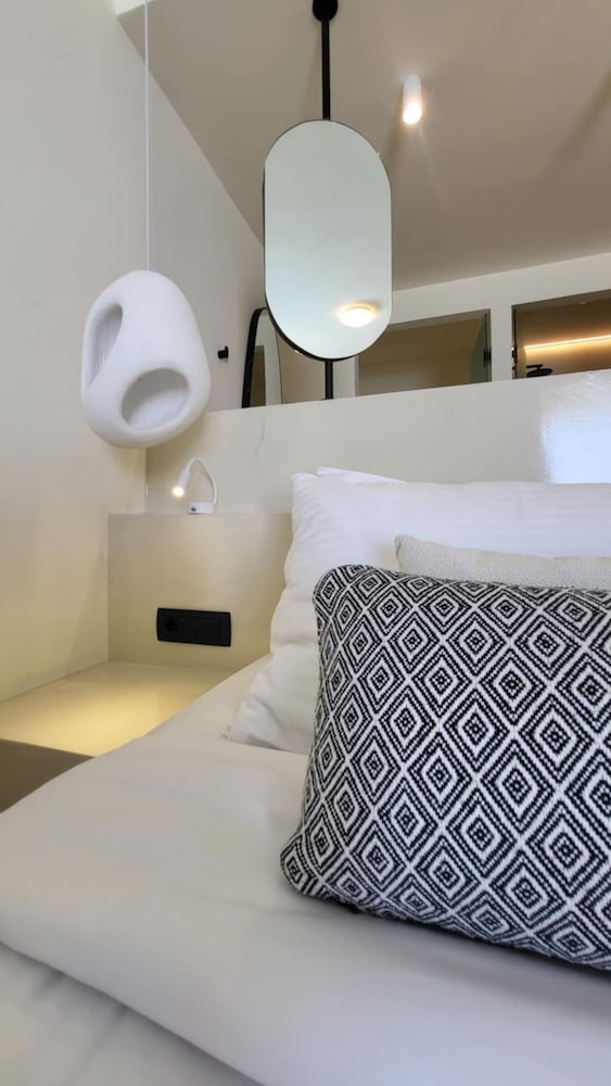 MAEVA Santorini Suites