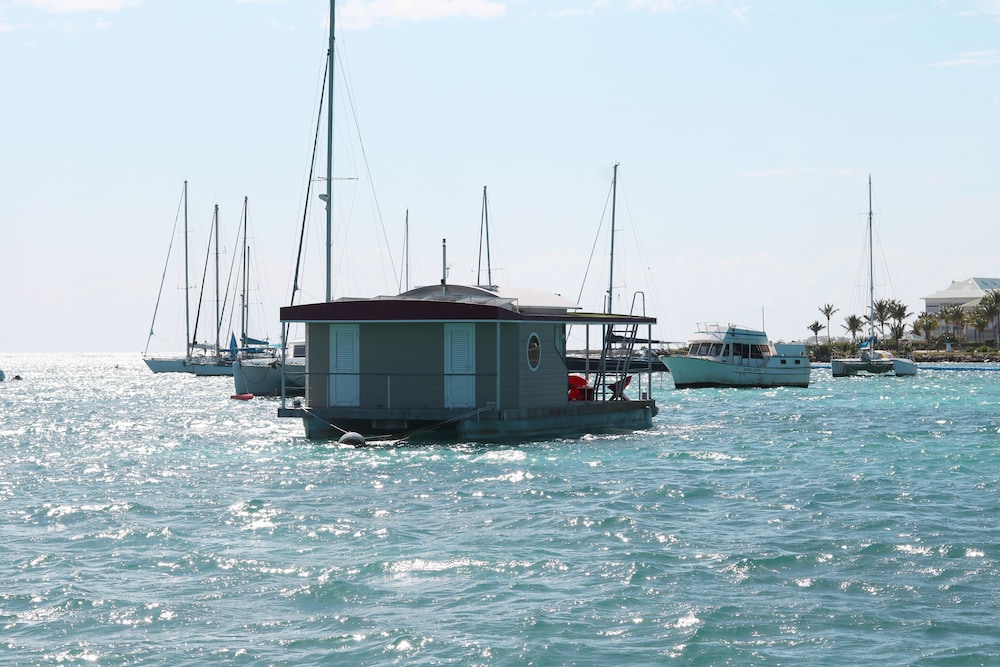 Aqua Lodge