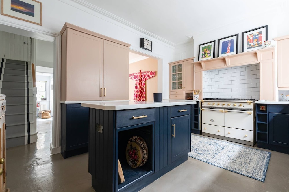 Alderney Street V by Onefinestay