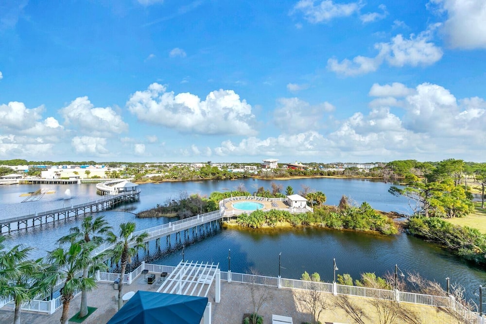 Laketown Wharf 402