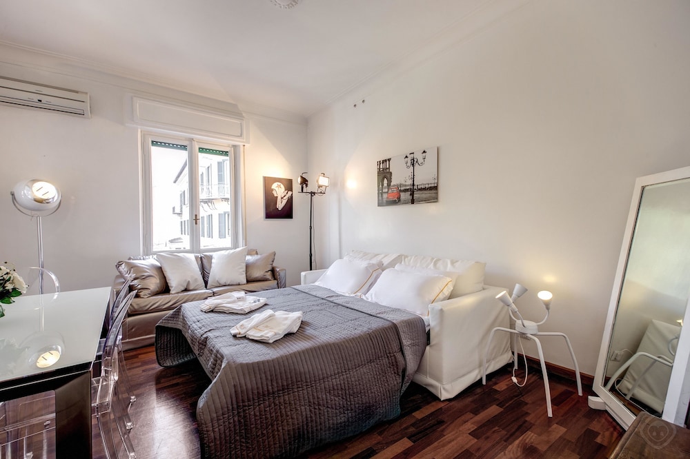 HI River View apartment