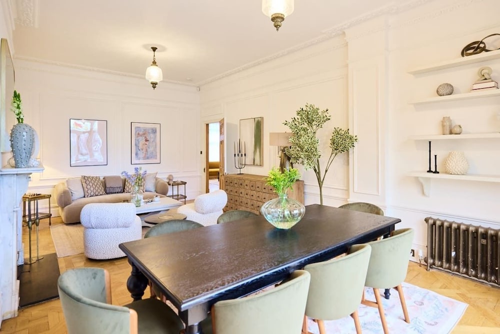 The Rosebery Retreat - Inviting 4bdr With Garden