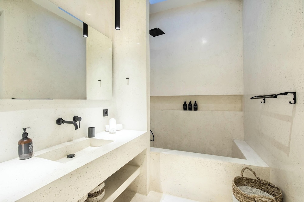 Chic 2BR Villa, 5min to Bingin's Coastal Bliss