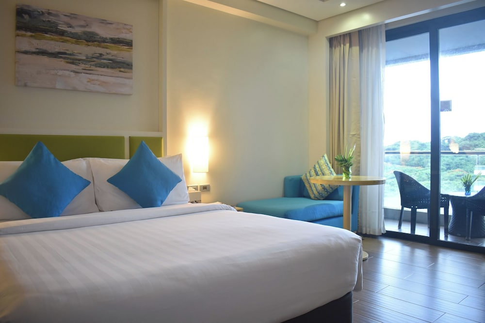 Poolside Escape Near Boracay’s Iconic Keyhole