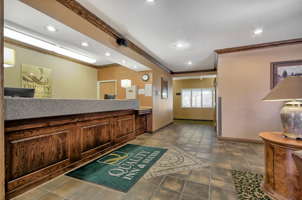 Emporia Vacations - Comfort Inn  Suites - Property Image 2