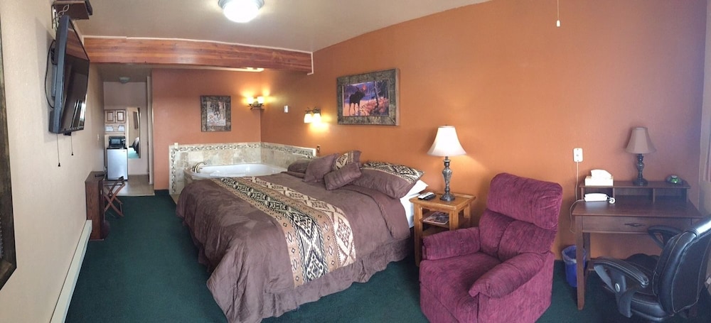 Going-To-The-Sun Inn & Suites view 4