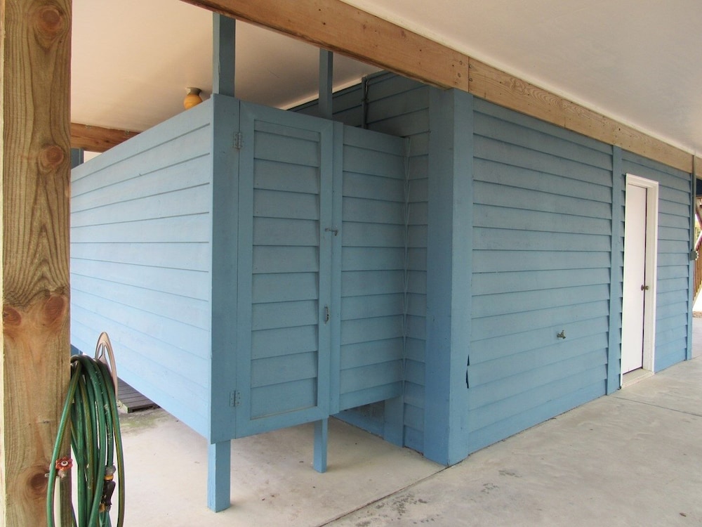 Tradewinds 4 Bedroom Home by RedAwning