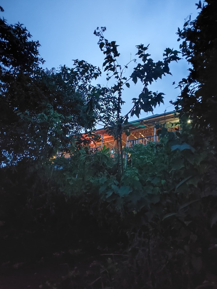 Bwindi Neckview Lodge