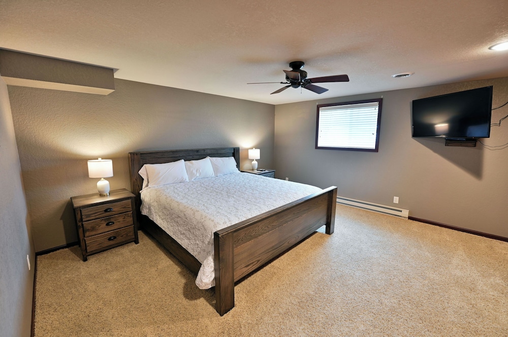 Unit 701 5 bd 3 ba
